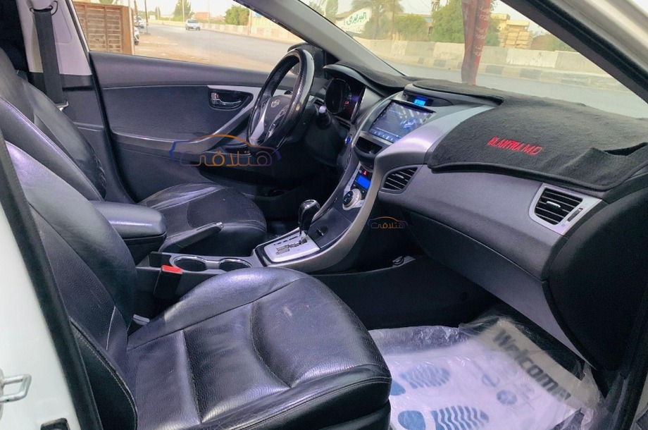 Avante Hyundai White