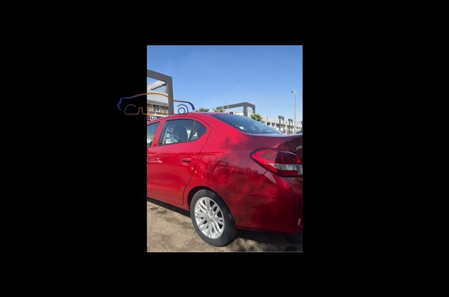 Attrage Mitsubishi احمر