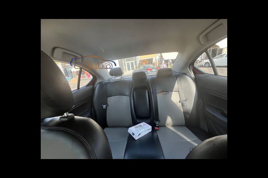 Attrage Mitsubishi احمر