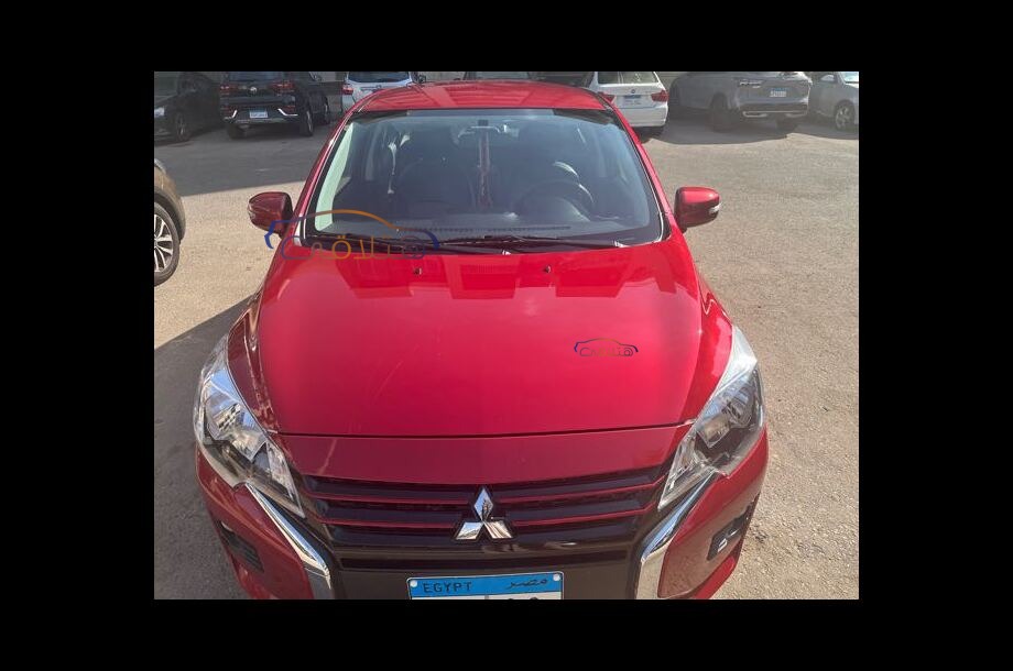 Attrage Mitsubishi احمر
