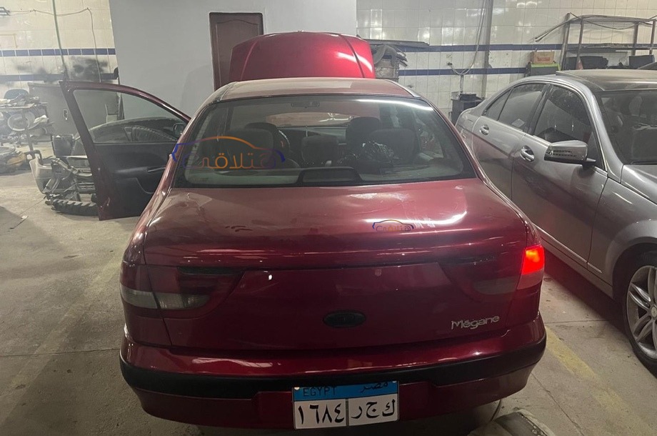 Clio Renault احمر