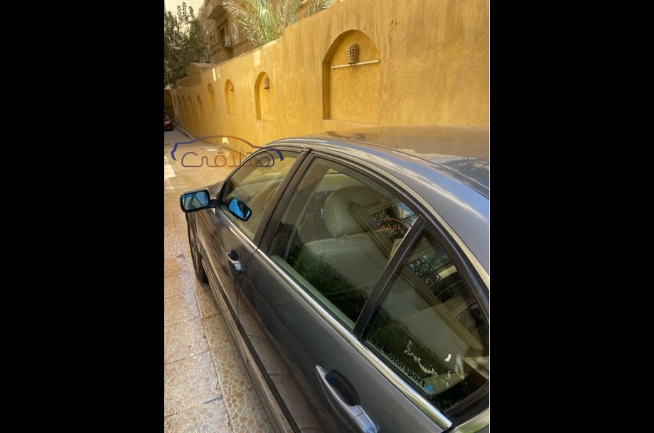 318 BMW رمادي