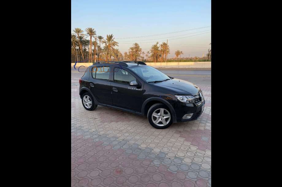 Sandero Step Way Renault أسود