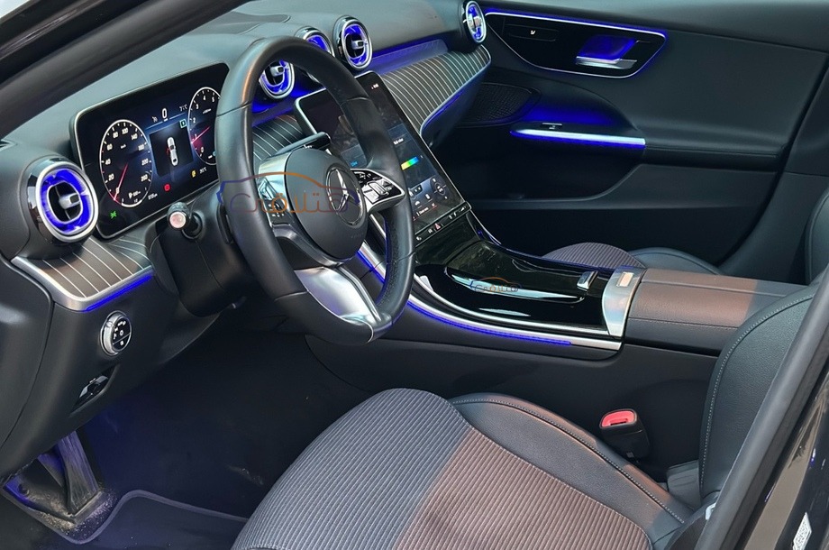 C 180 Mercedes أسود