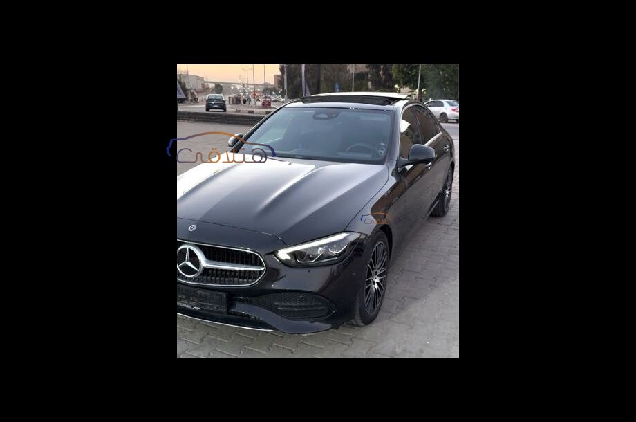 C 180 Mercedes أسود