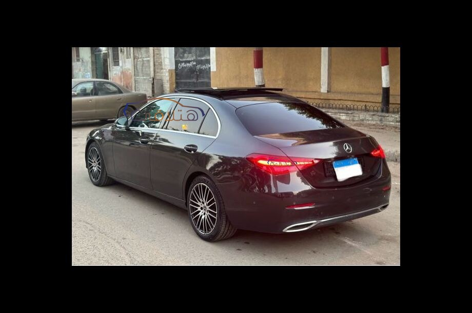 C 180 Mercedes أسود