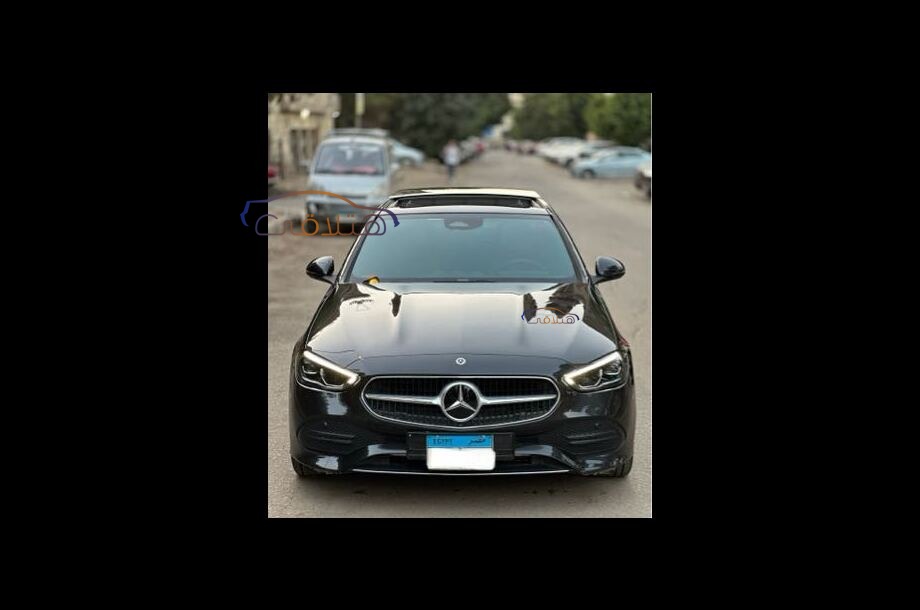 C 180 Mercedes أسود