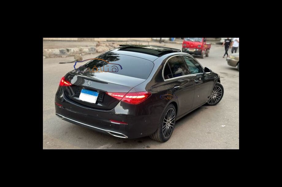 C 180 Mercedes أسود