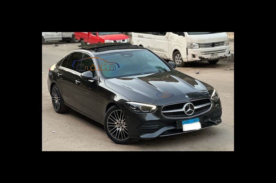 C 180 Mercedes أسود