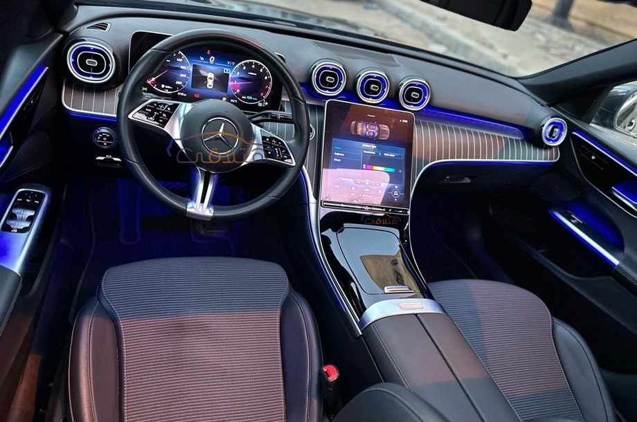 C 180 Mercedes أسود