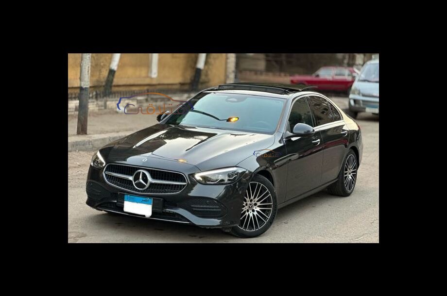 C 180 Mercedes أسود