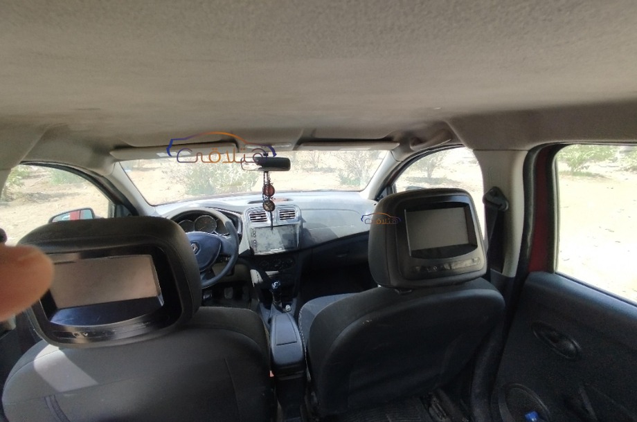 Logan Renault احمر