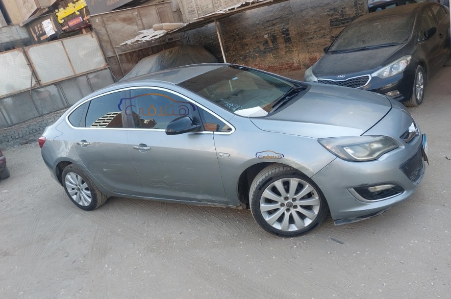 Astra Opel فضي