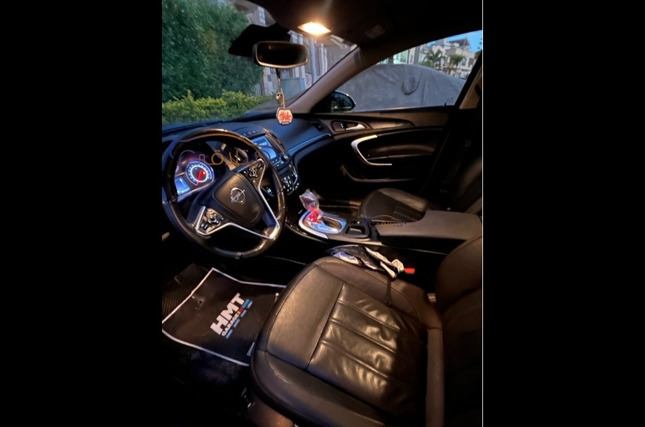 Insignia Opel فضي