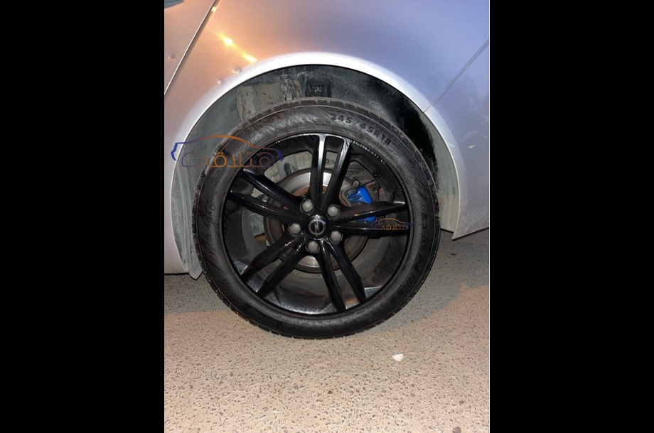 Insignia Opel فضي