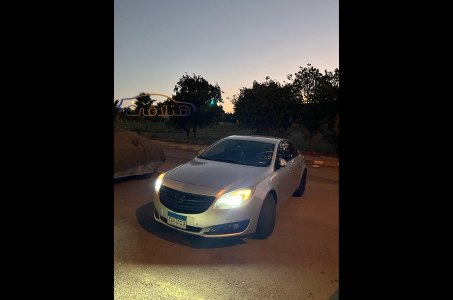 Insignia Opel فضي
