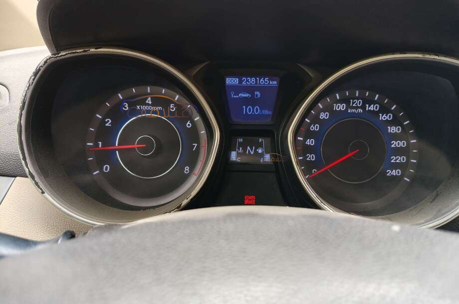 Elantra MD Hyundai أسود