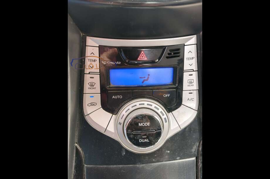 Elantra MD Hyundai أسود