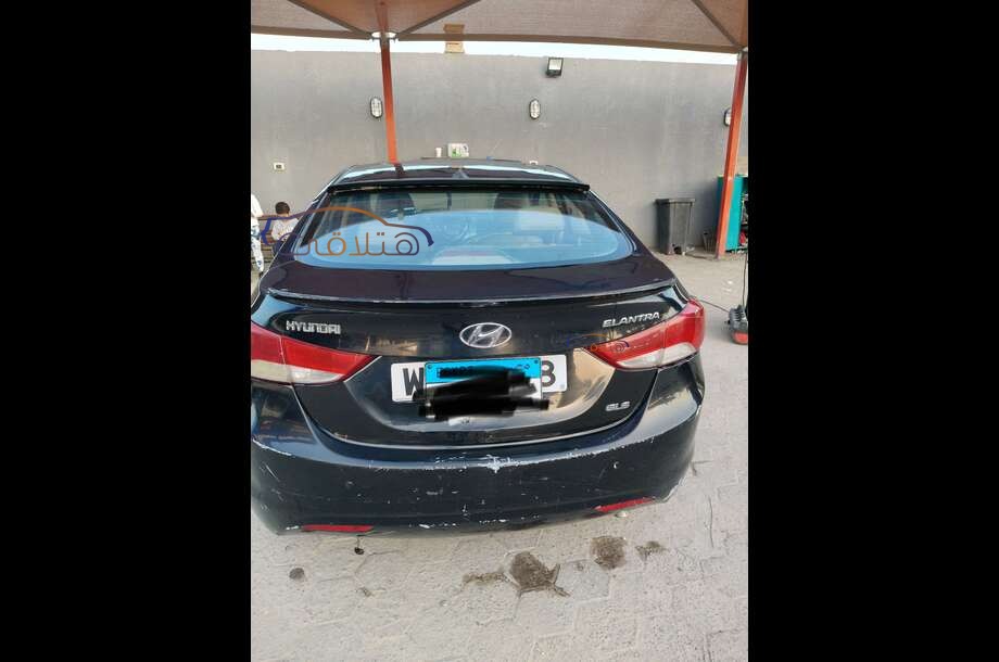 Elantra MD Hyundai أسود