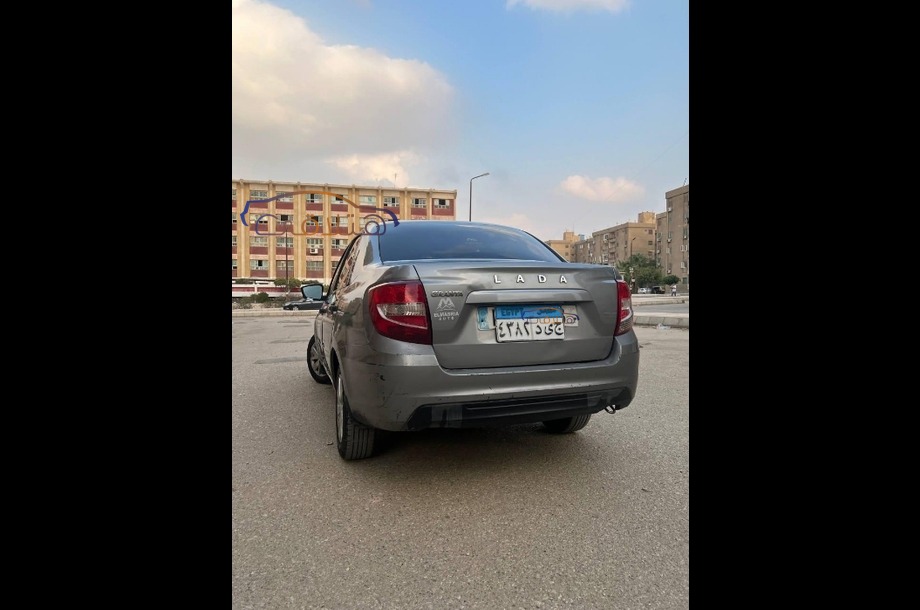 Granta Lada فضي