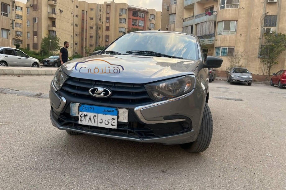 Granta Lada فضي