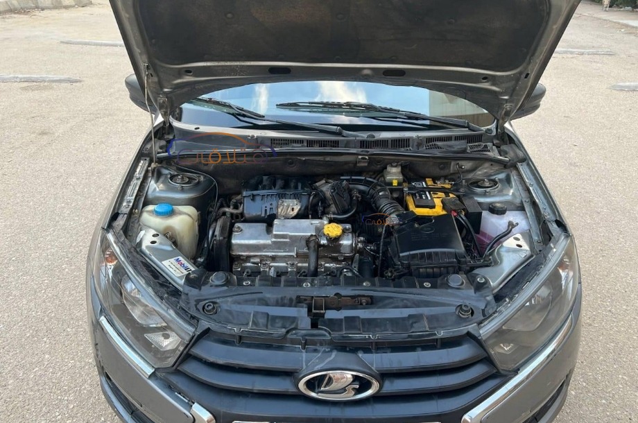 Granta Lada فضي