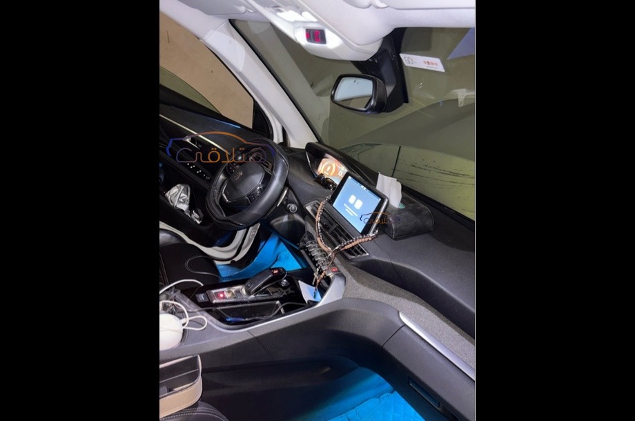 5008 Peugeot أبيض