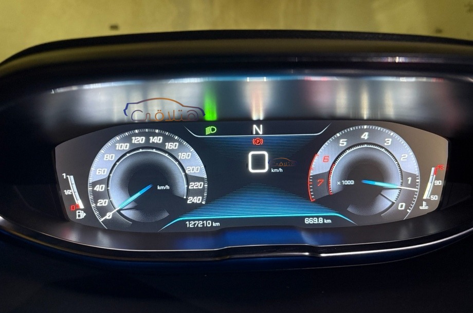 5008 Peugeot أبيض