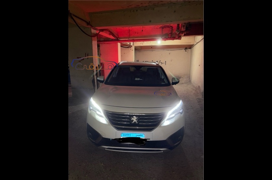 5008 Peugeot أبيض