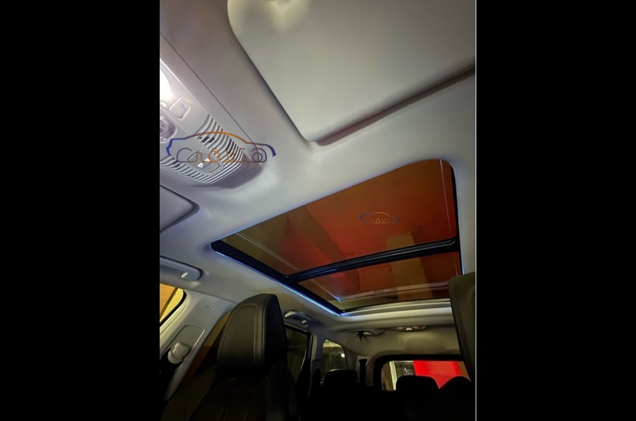 5008 Peugeot أبيض