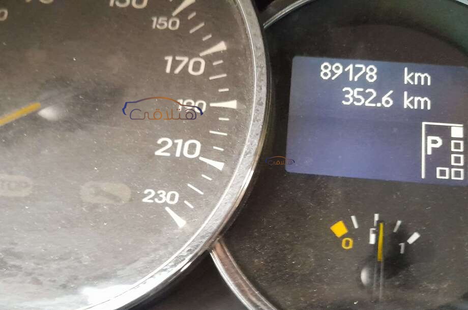 Fluence Renault رمادي