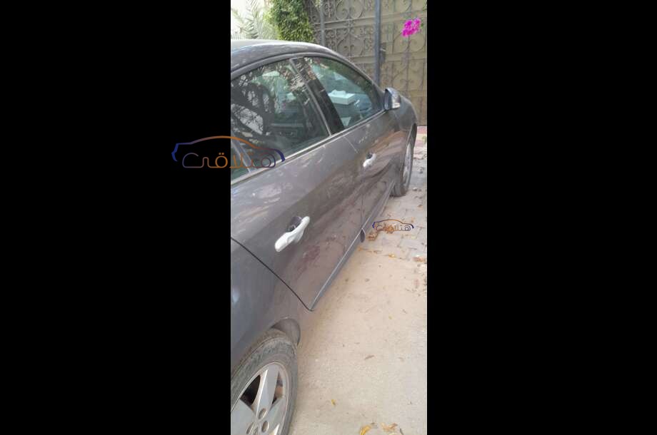 Fluence Renault رمادي