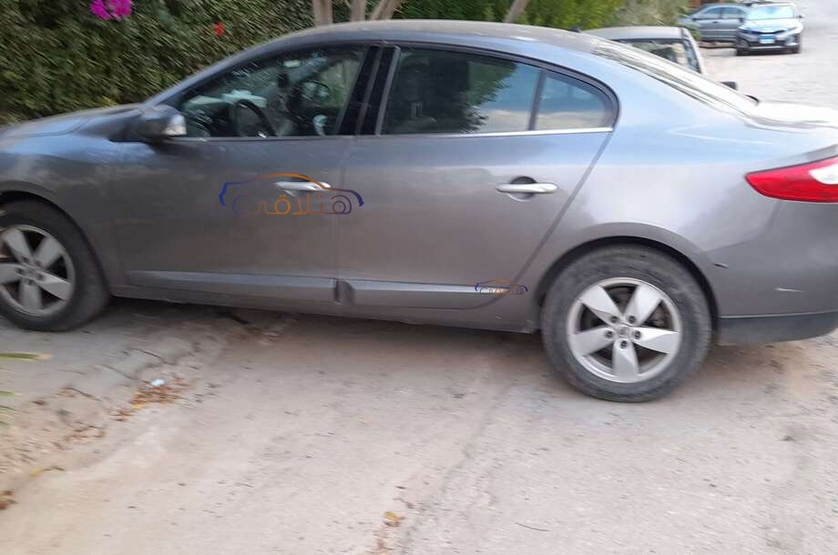 Fluence Renault رمادي
