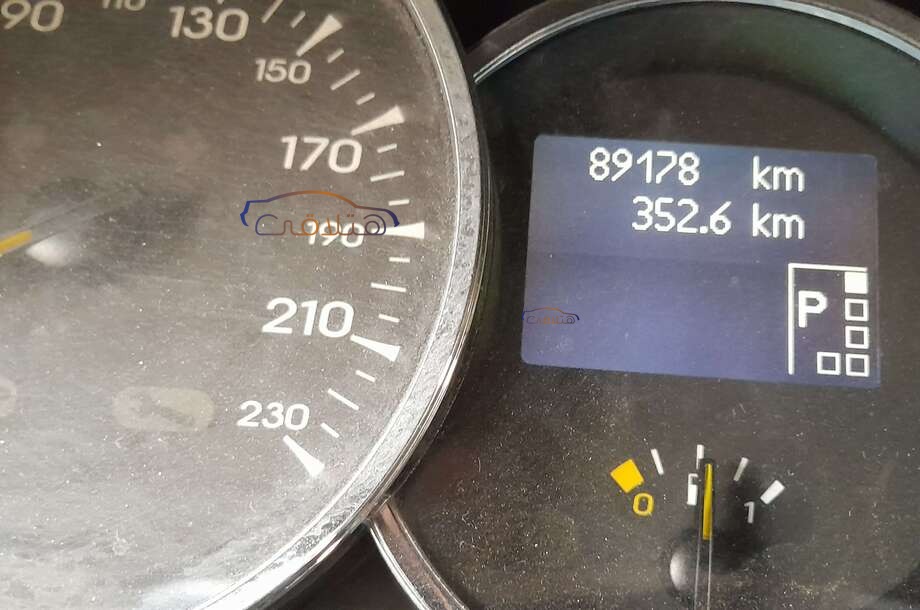 Fluence Renault رمادي