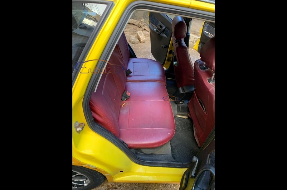 Ibiza Seat ذهبي