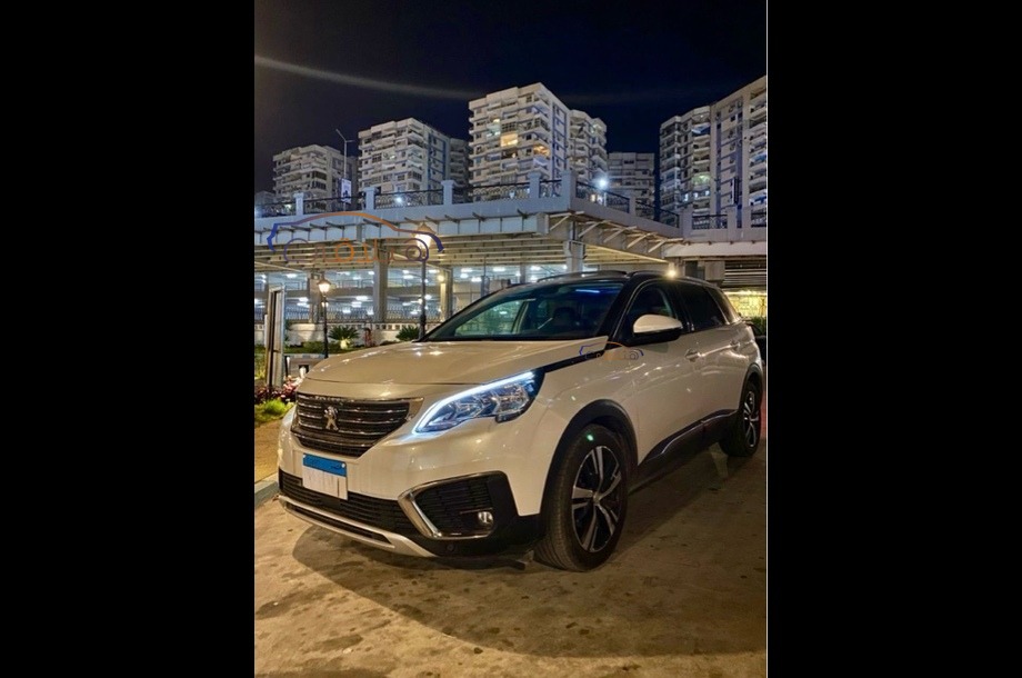 5008 Peugeot أبيض