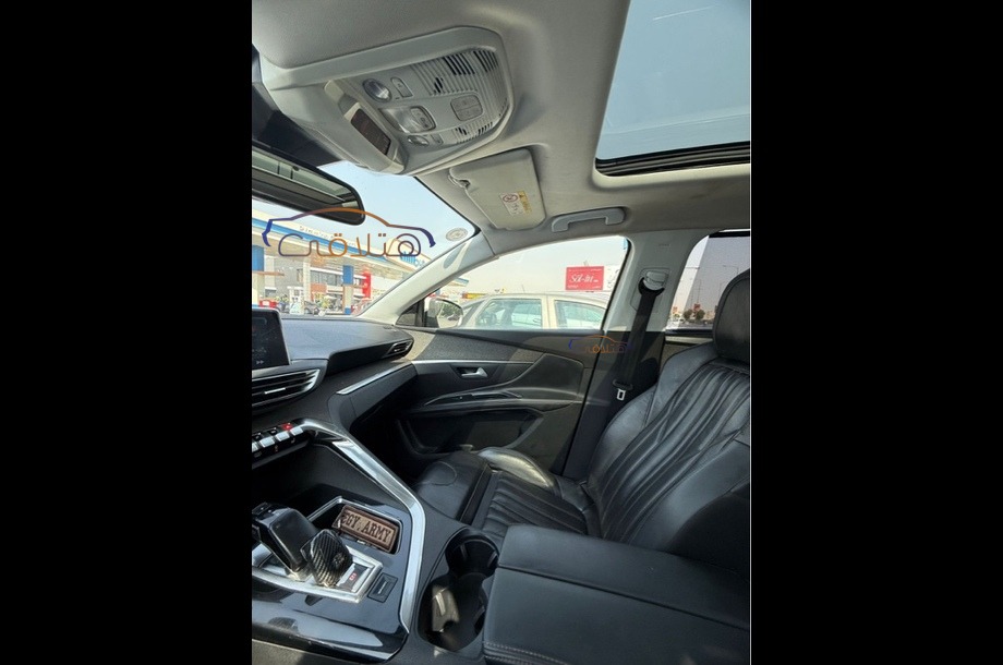 5008 Peugeot أبيض