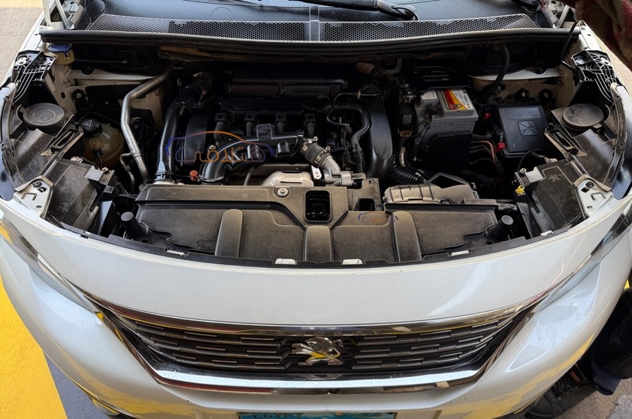 5008 Peugeot أبيض