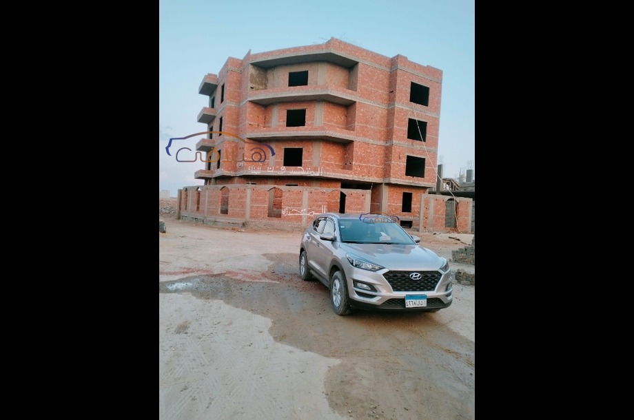 Tucson Hyundai فضي