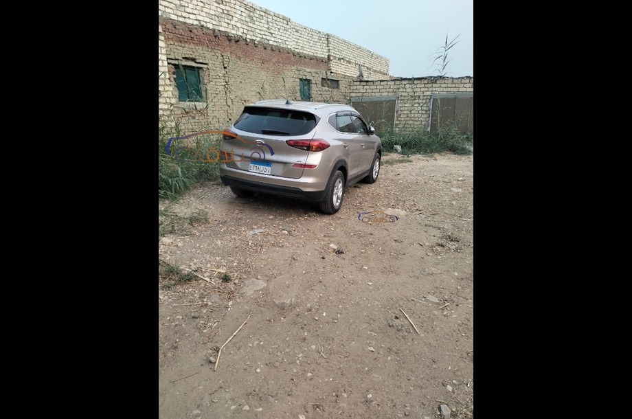 Tucson Hyundai فضي