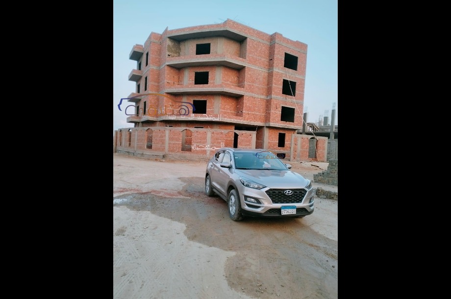 Tucson Hyundai فضي