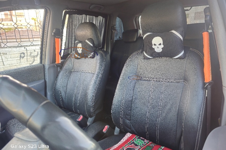 Matrix Hyundai ذهبي