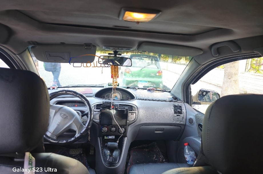 Matrix Hyundai ذهبي