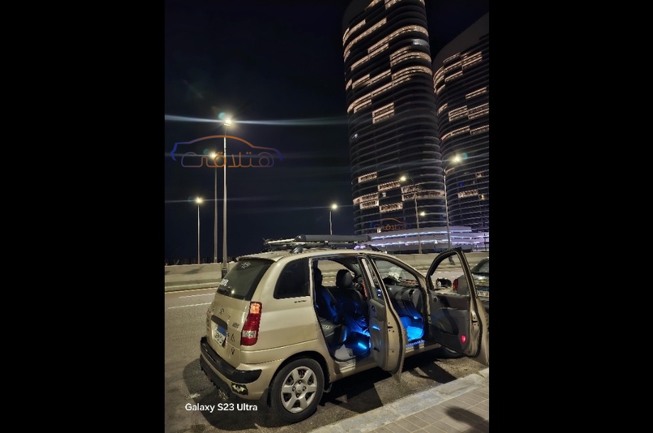 Matrix Hyundai ذهبي