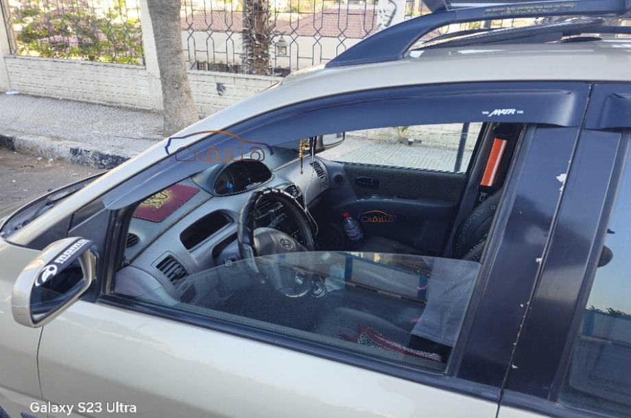 Matrix Hyundai ذهبي