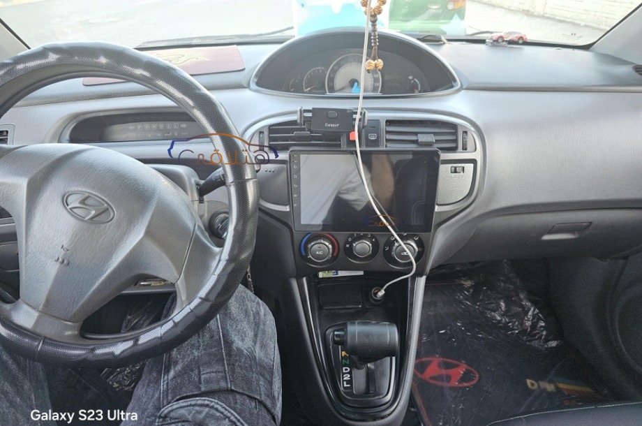 Matrix Hyundai ذهبي