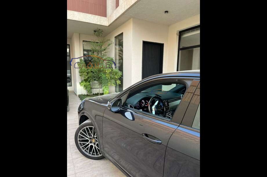 Cayenne Porsche Black