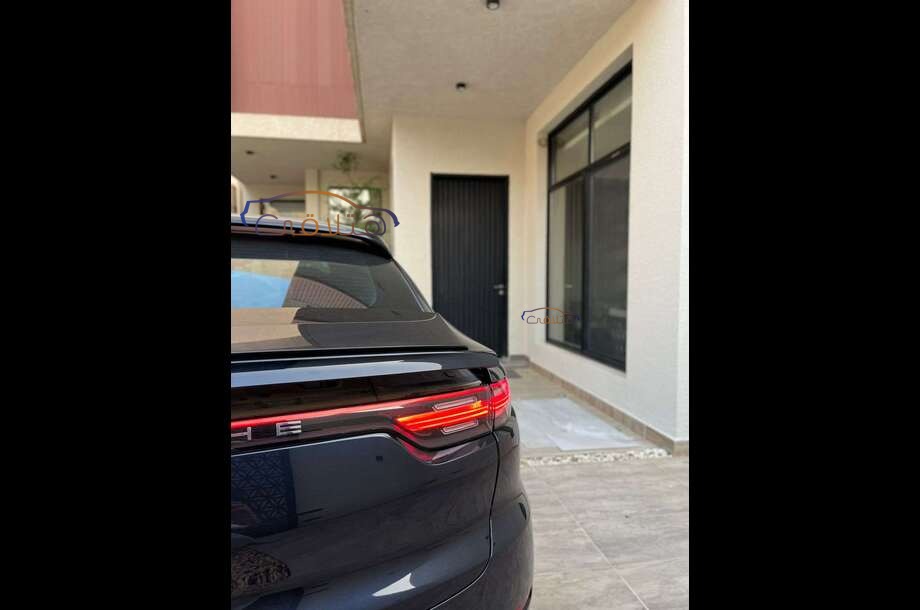 Cayenne Porsche Black