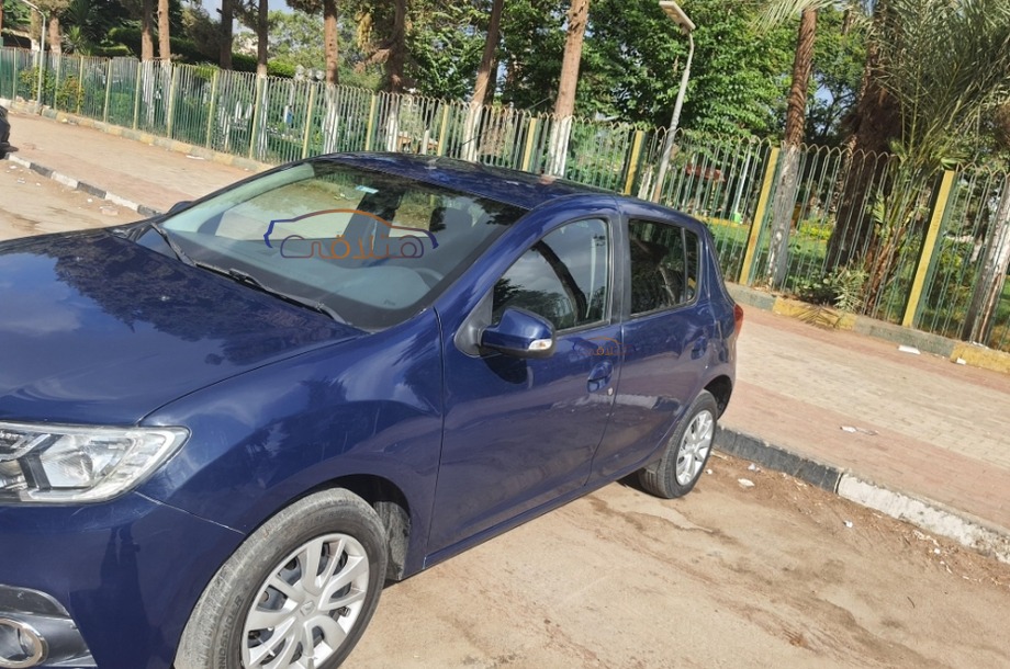 Sandero Renault Dark blue