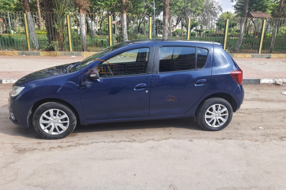Sandero Renault Dark blue